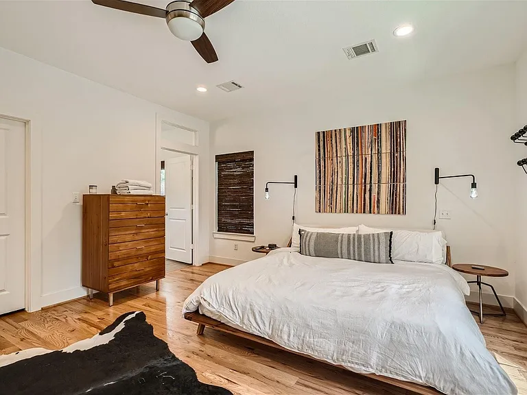 4916 McKinney St — Photo 7