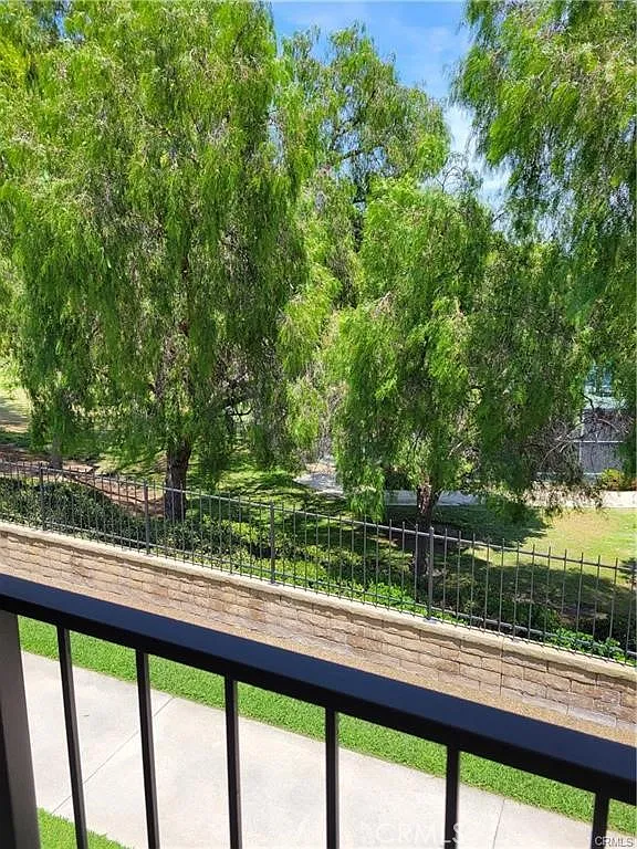 2 bed, 1009 sqft, $3,700 — Photo 2