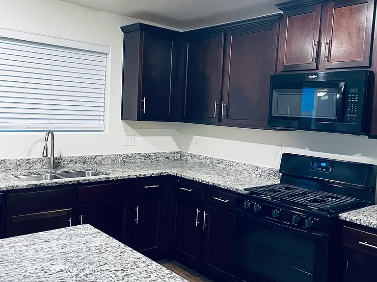 47340 Lilac Ave — Photo 4