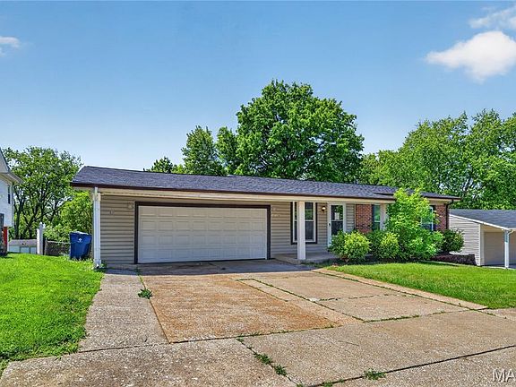 2nd image of 12109 La Padera Ln