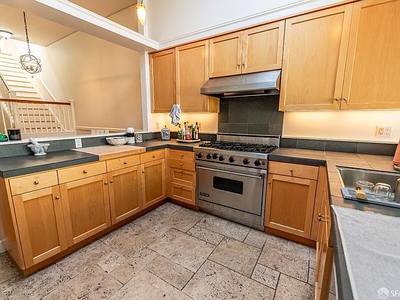 3rd image of 2710 Greenwich St #2