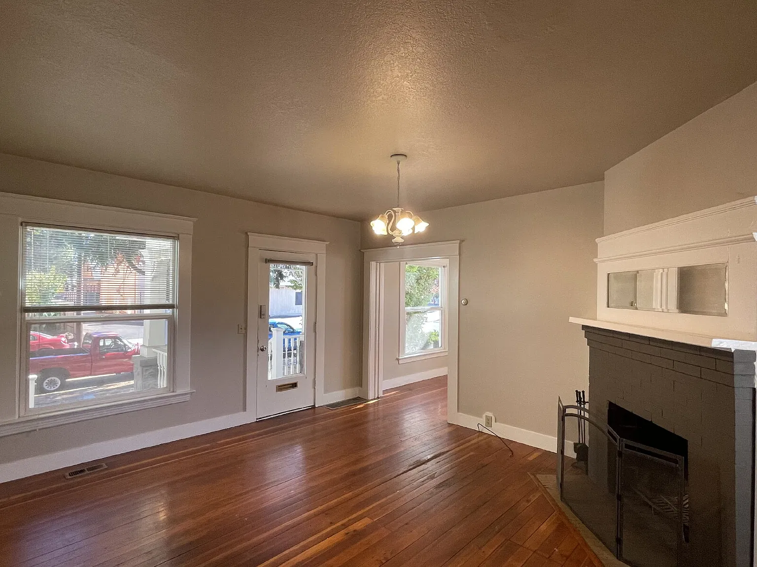 1 bed, 1.0 bath, 400 sqft, $1,295 — Photo 3