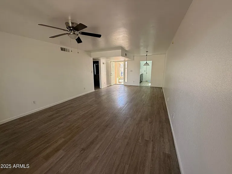708 E Colgate Dr — Photo 7