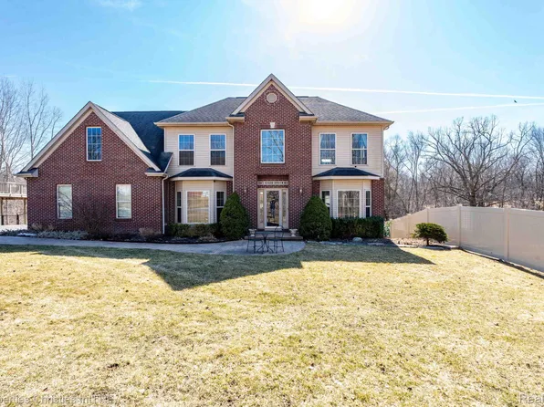 815 Amberwood St, Auburn Hills, MI 48326