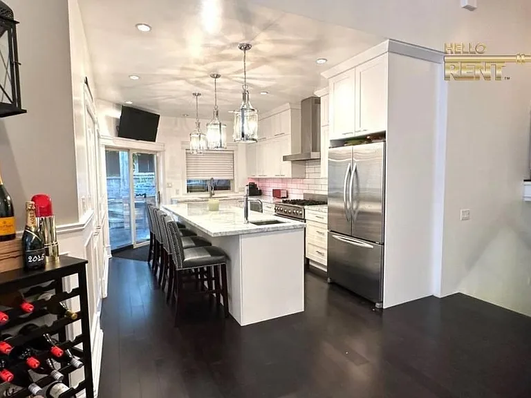 2136 Westview Dr — Photo 10
