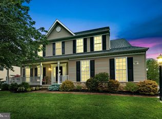 985 Silver Maple Cir, Seven Valleys, PA 17360