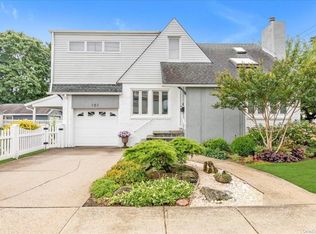 101 Tulip Pl, North Bellmore, NY 11710