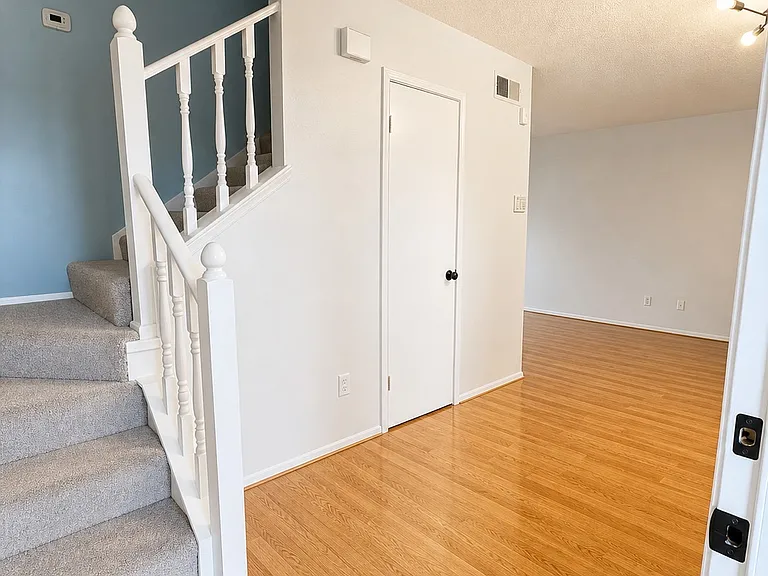 323 Towne House Ln — Photo 5