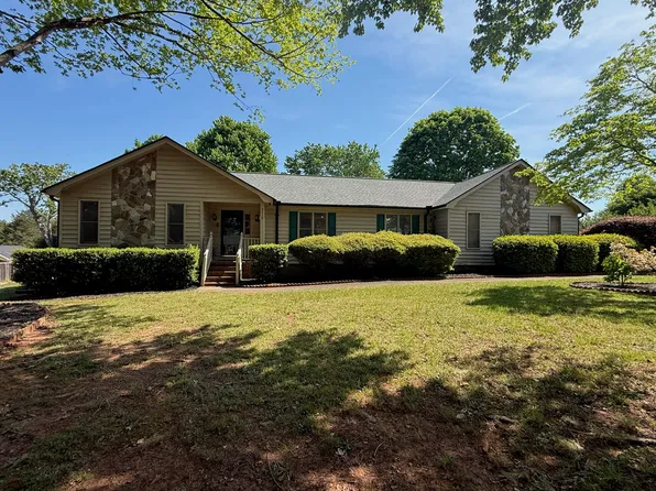610 Clarendon Dr, Easley, SC 29642