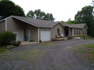 372 Castleton View Rd, Castleton, VA 22716