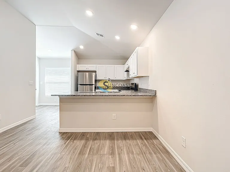 10474 Pendleton Ave — Photo 3