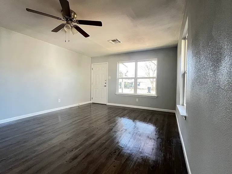 105 Chico St — Photo 3