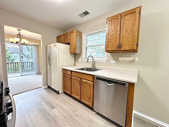 3rd image of 1202 Clearview Ct
