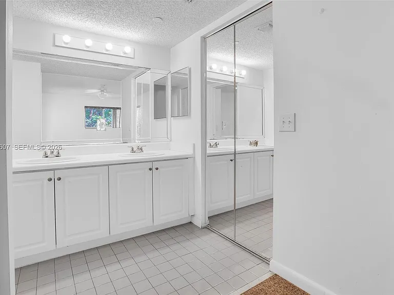 900 SW 142nd Ave #115L — Photo 27