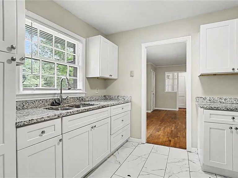 3743 Poplar Dr — Photo 7