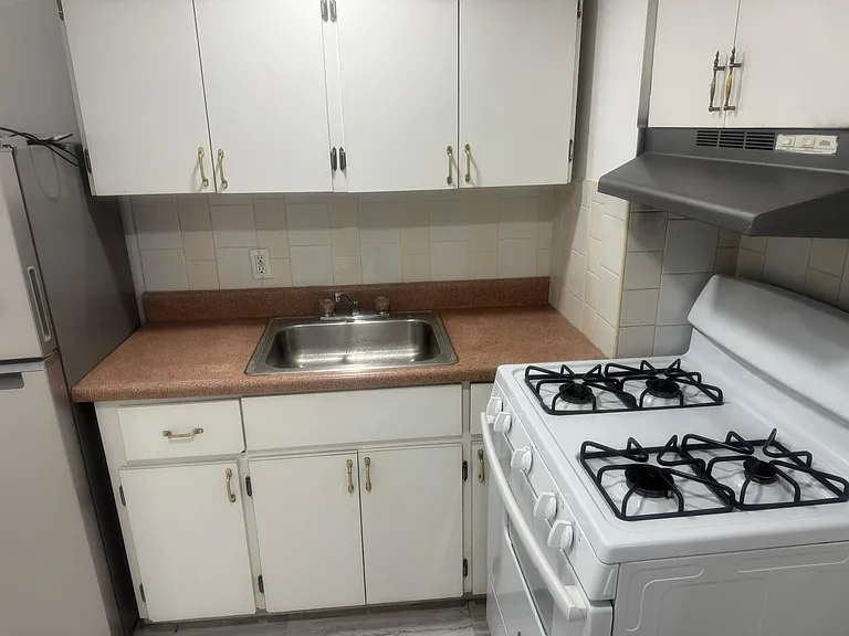 754 Bradford St #1 — Photo 4