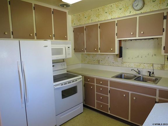 3rd image of 922 E Pershing Ave