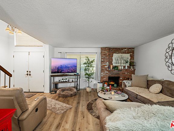 3rd image of 8536 De Soto Ave Unit 15