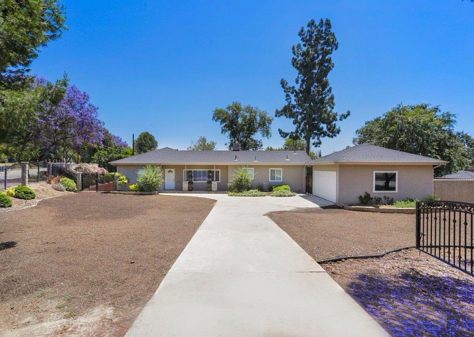1st image of 8802 La Entrada Ave