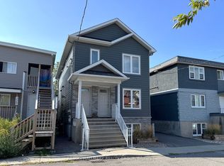 216 Carillon St #2, Ottawa, ON K1L 5X8
