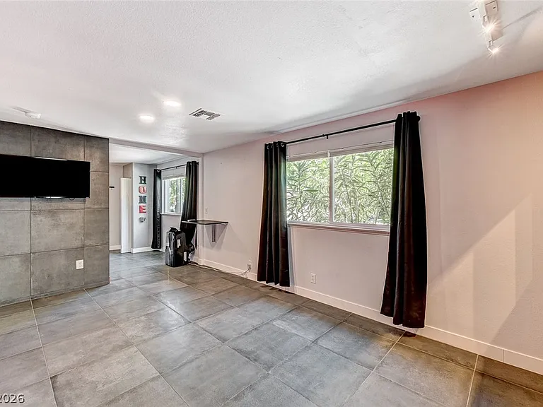 4153 Woodcrest Rd — Photo 43