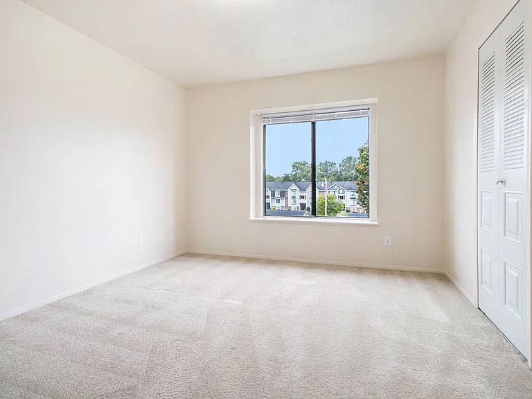 Pine Knoll Apartments — Photo 14