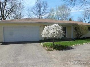 906 Gill St, Oxford, MI 48371