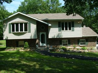 460 Cascade Dr, Effort, PA 18330