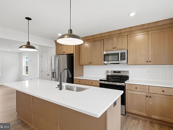 5th image of 11 Juniper Ct