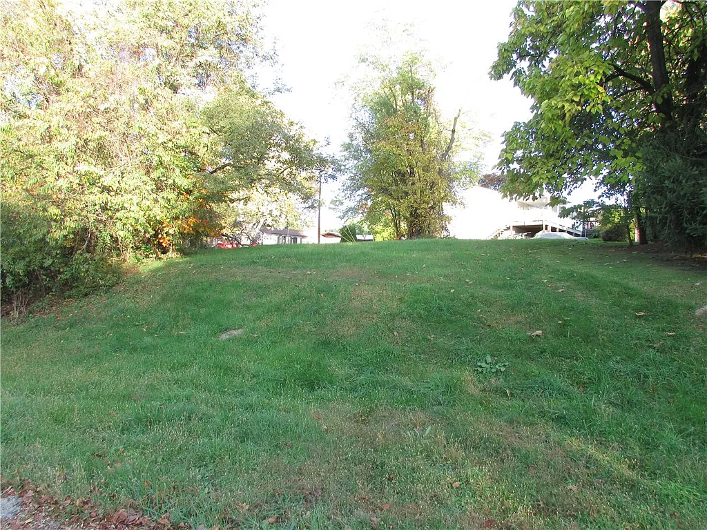 301 Oak Ave photo 1