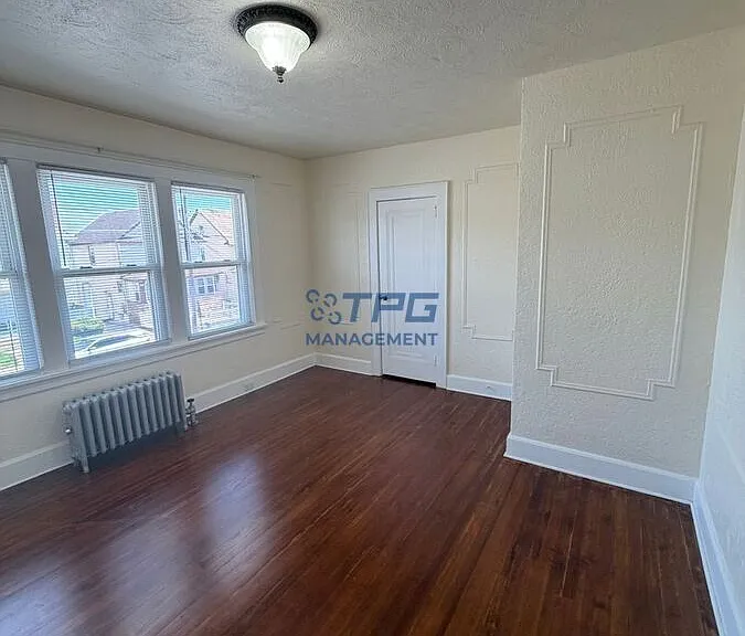 318 E 19th St #2 — Photo 6