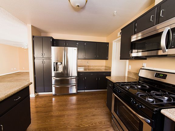 3rd image of 2136 Swan St