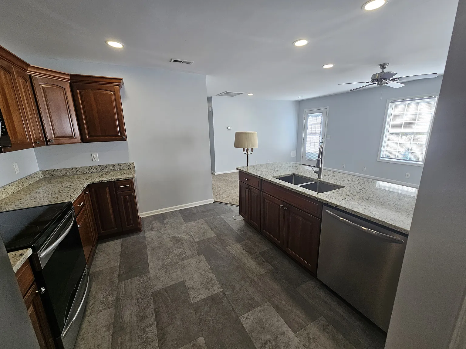 2 bed, 2.0 bath, 1104 sqft, $1,650 — Photo 4