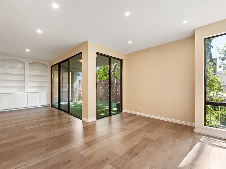 5340 Yarmouth Ave #108 — Photo 14