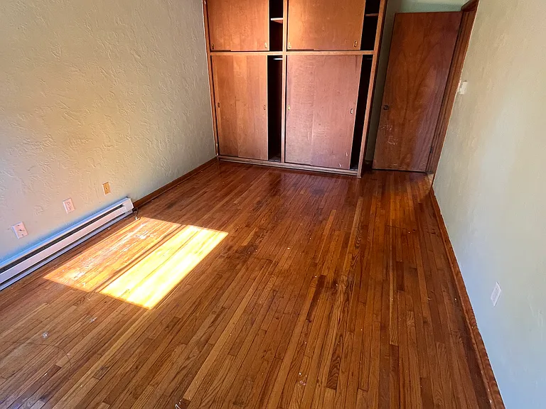 2803 Queen St — Photo 19