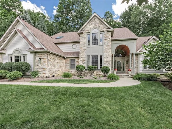 7460 Hillside Ln, Solon, OH 44139