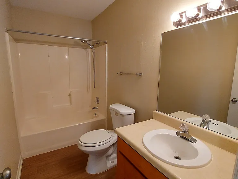 306 Avenue R #B — Photo 7