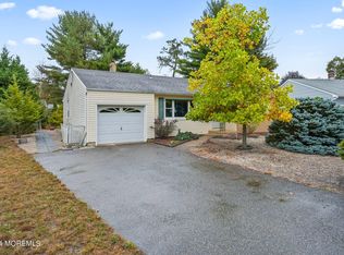 8 Dupont Ct, Toms River, NJ 08757