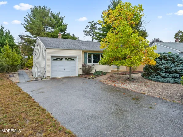 8 Dupont Court, Toms River, NJ 08757