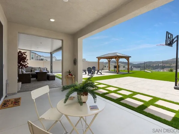712 Meadowood St, Fallbrook, CA 92028