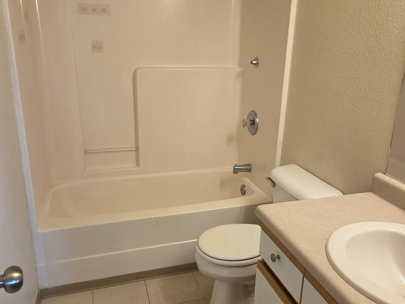 3 bed, 1088 sqft, $1,600 — Photo 3