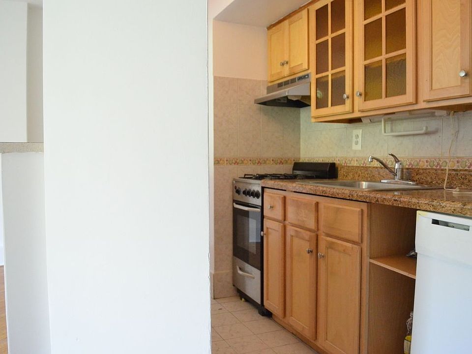 1st image of 248 Henry St APT 3