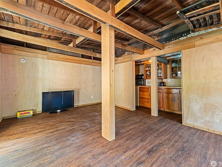 1335 E 1st St #2 — Photo 14