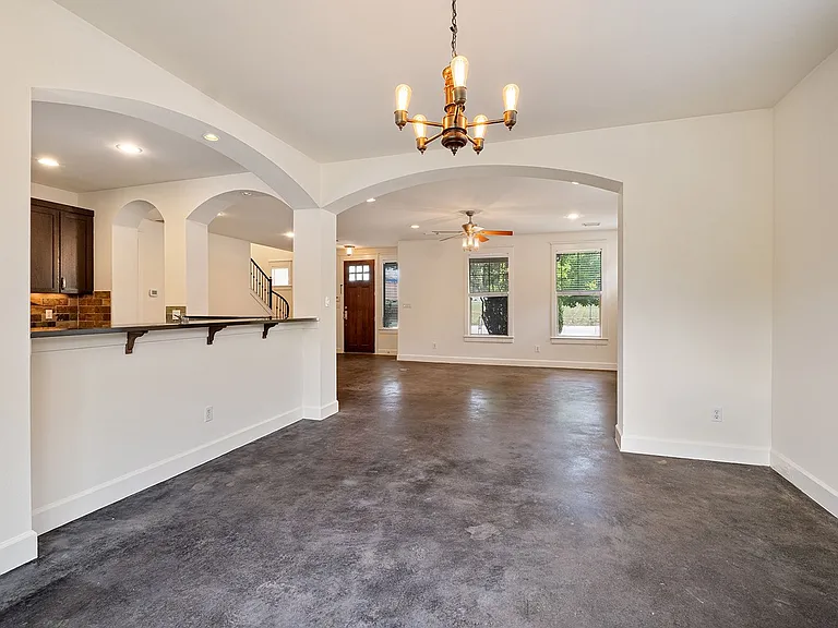 5608 Grover Ave — Photo 8