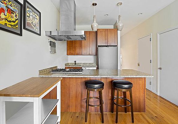 4th image of 370 11th St #2