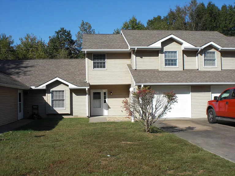 1215 Trails End Rd — Photo 1
