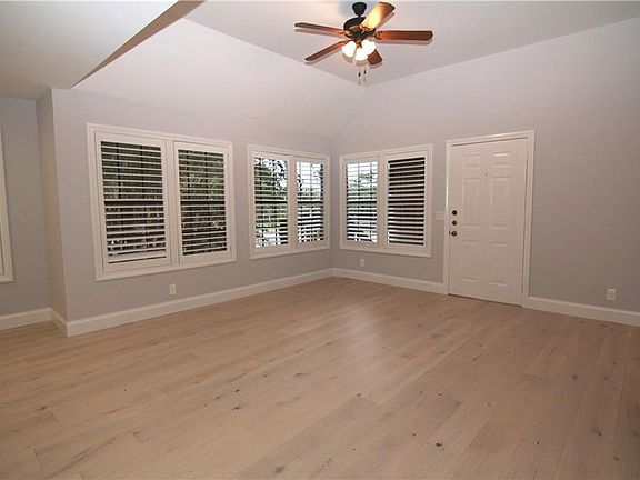 3rd image of 465 Forestway 204 Cir