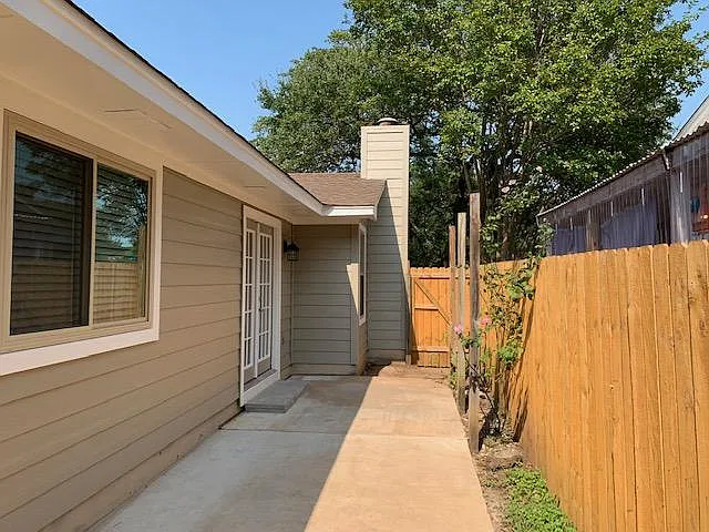 3 bed, 1307 sqft, $1,995 — Photo 4