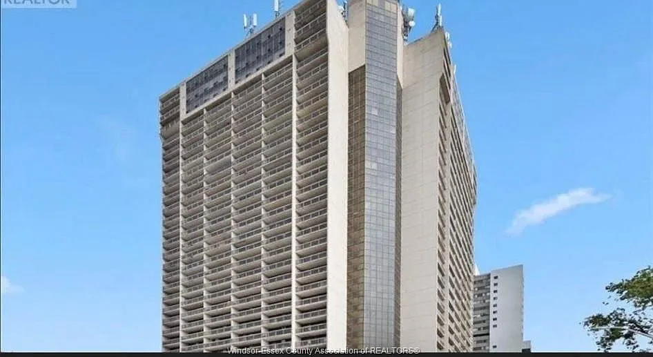 2 bed, 1.5 bath, 1000 sqft, $1,900 — Photo 1