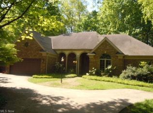 8228 Creekside Trce, Broadview Heights, OH